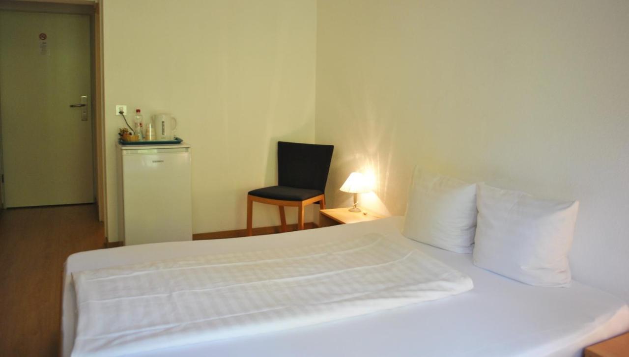 Business Hotel Riverside Duggingen Eksteriør billede